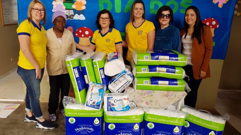 Casa da Amizade entrega mais de 500 fraldas ao asilo