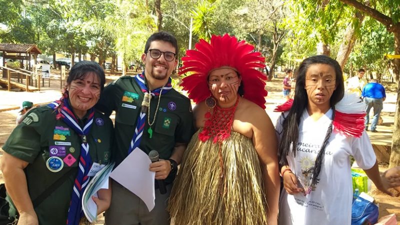 Indios Kaingangs realizam apresentação cultural no Bosque Municipal
