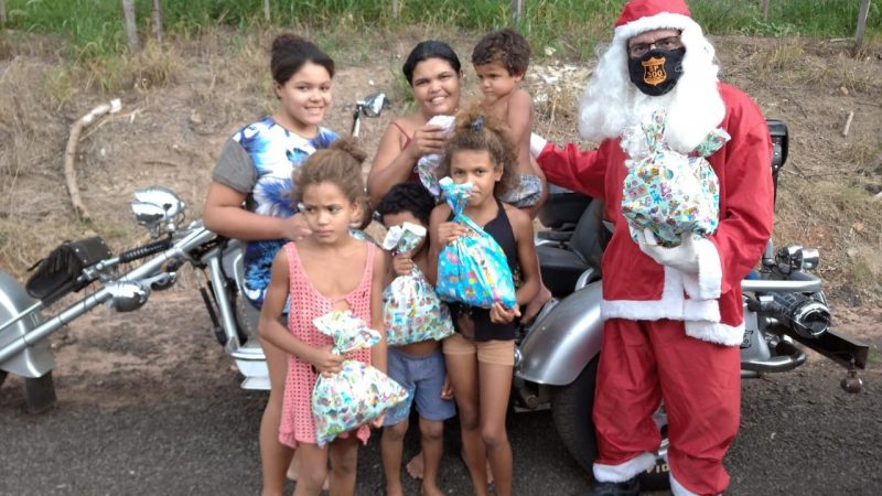 Motoclube SP 300 entrega presentes para crianças em Mirandópolis