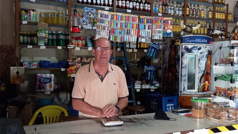 ‘Quando comprei o comércio era tudo terra aqui na frente’, recorda Miguel Camacho, proprietário do Empório Brasília