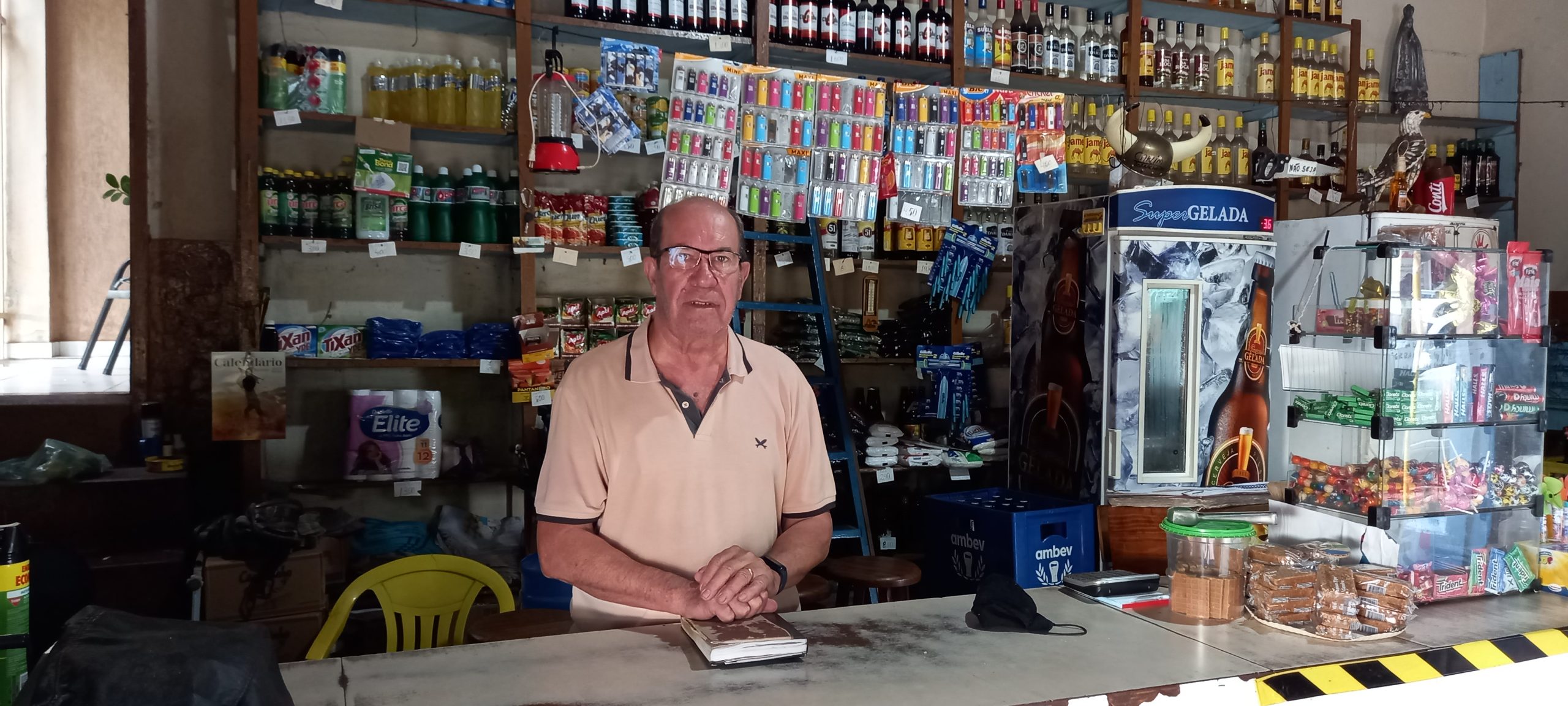 ‘Quando comprei o comércio era tudo terra aqui na frente’, recorda Miguel Camacho, proprietário do Empório Brasília