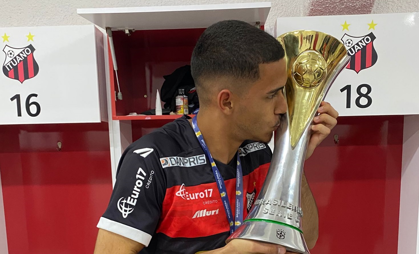 Mirandopolense integra time campeão Brasileiro da Série C