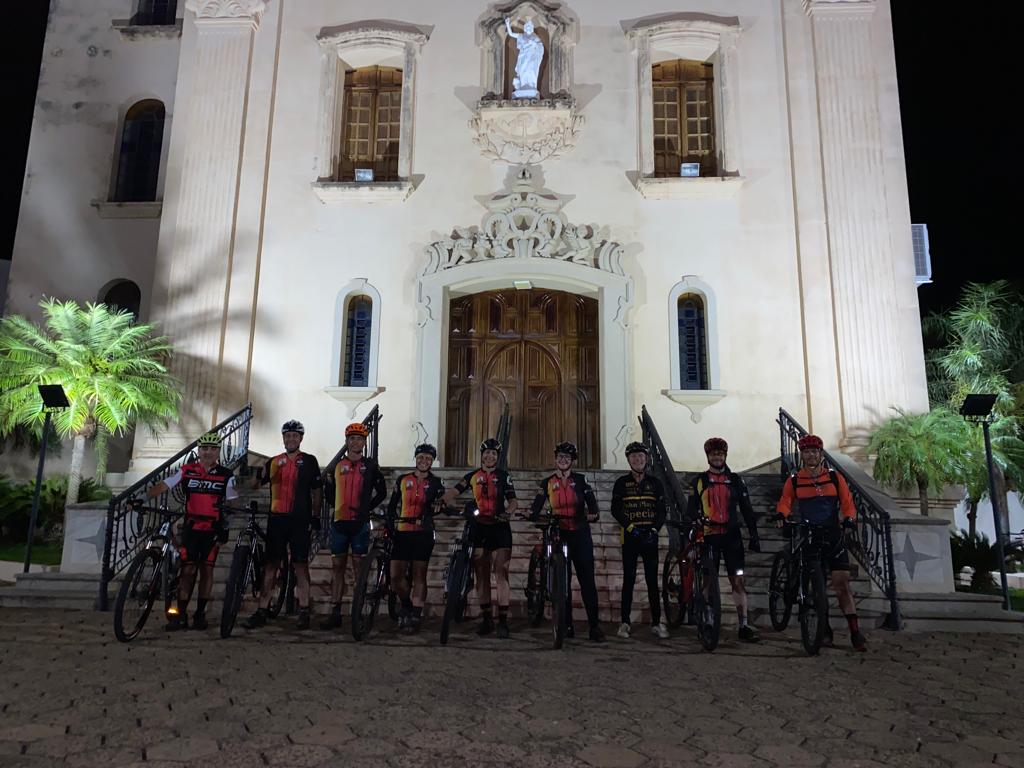Ciclistas fazem romaria até o santuário de Santo Expedito