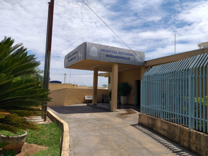 Detento rende agente penitenciário, rouba celular e foge de hospital em Mirandópolis