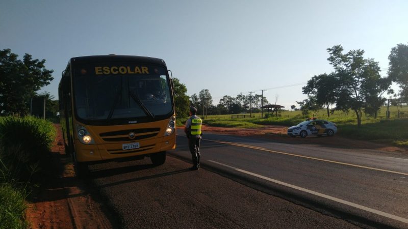 Polícia Rodoviária fiscaliza transportes escolares e universitários em rodovias da região