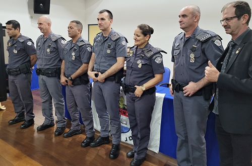 Policiais do 28º BPM/I recebem medalha ‘Combatentes da força pública’