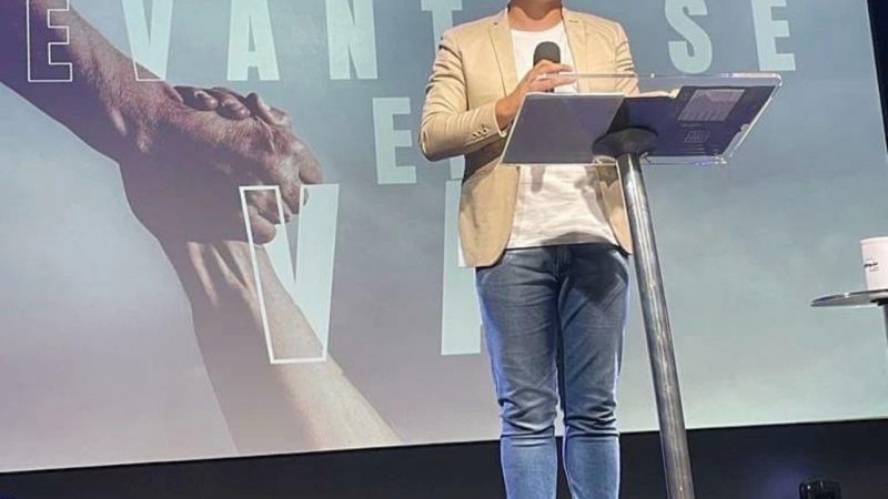 Tempo de Mesa: Pastor Vander Felício Angeloni