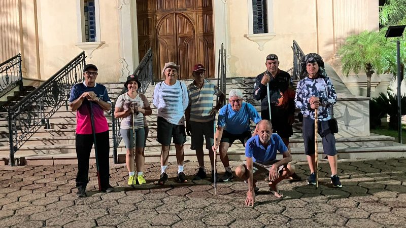 Grupo de amigos mantém tradição e percorre mais de 100 km em caminhada a Santo Expedito