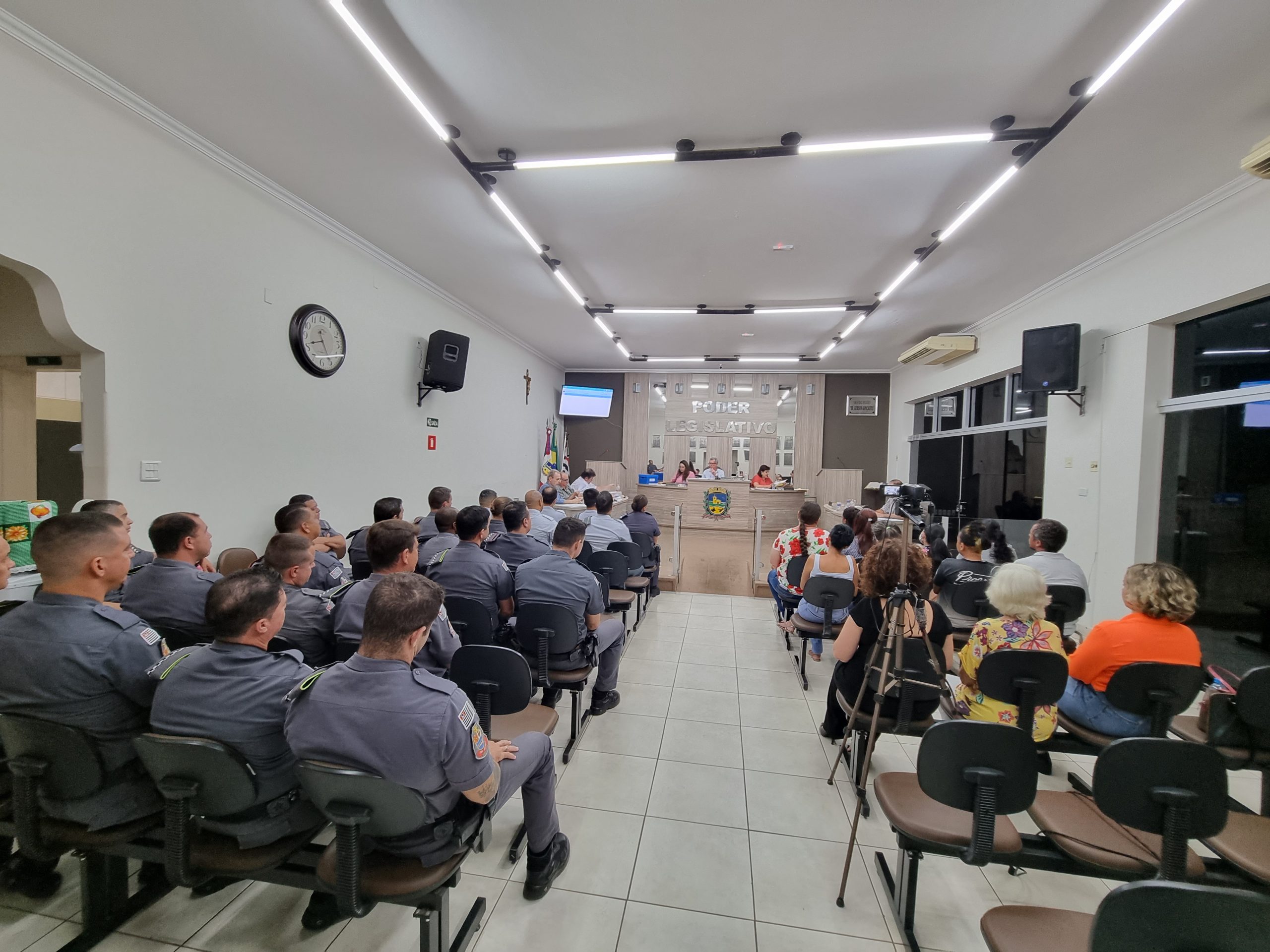 Vereadores criam projeto de lei obrigando agentes de segurança armados nas creches e escolas de Mirandópolis