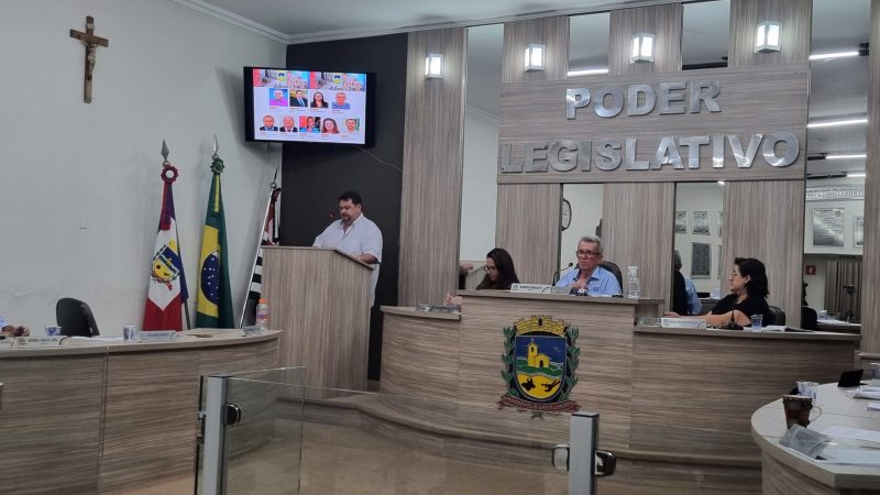 Grampola solicita explicações de Mirão sobre projeto Batucando e redução do horário de atendimento nas repartições públicas