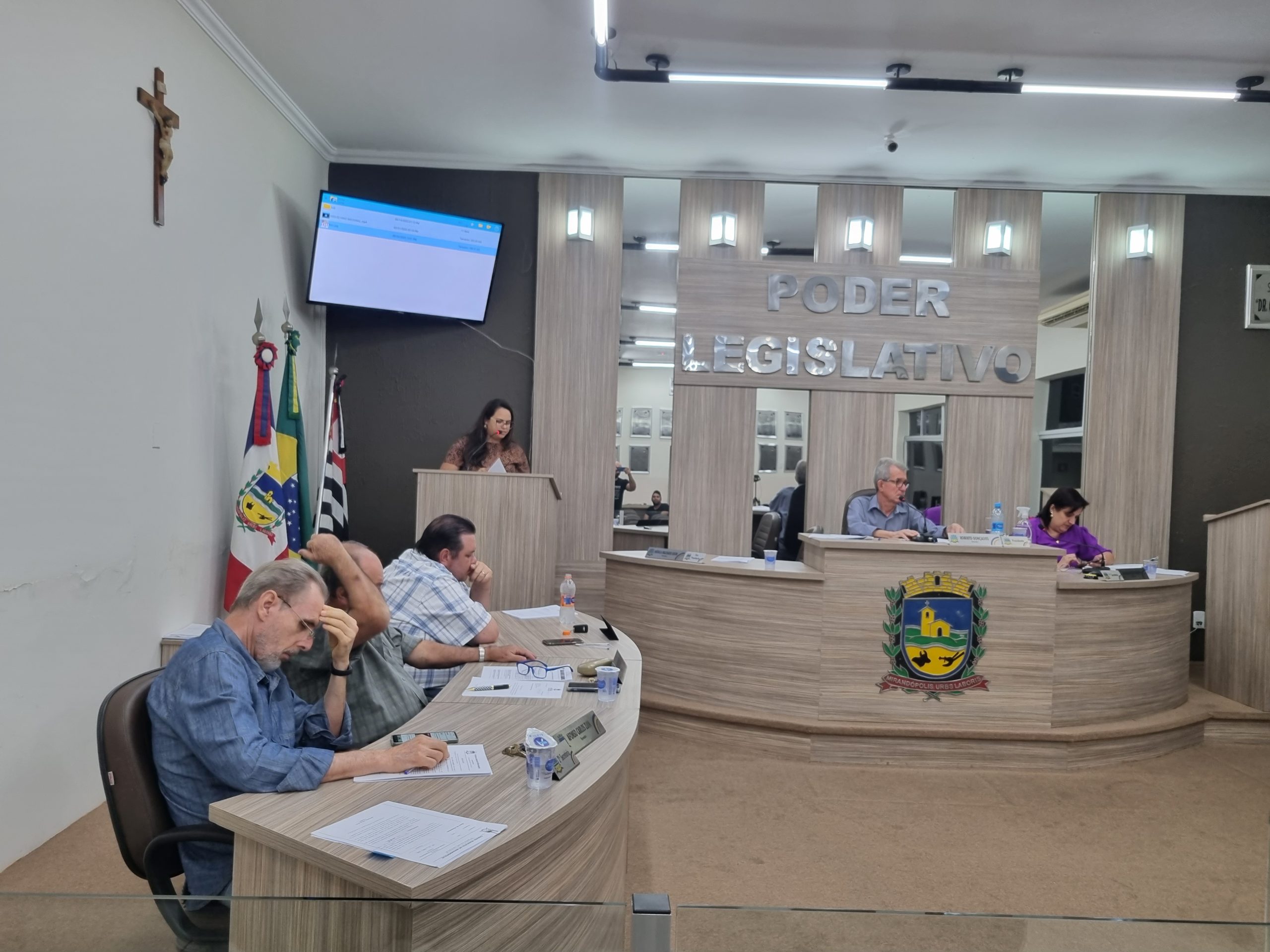 15 dias: em requerimento, vereadores solicitam esclarecimentos do prefeito Mirão sobre as denúncias do CAPS