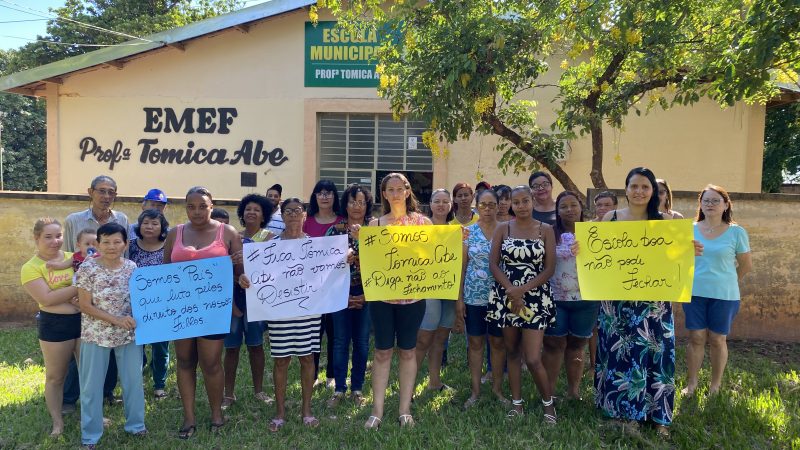 Moradores da 2ª Aliança protestam contra o fechamento da escola municipal Tomica Abe em Mirandópolis