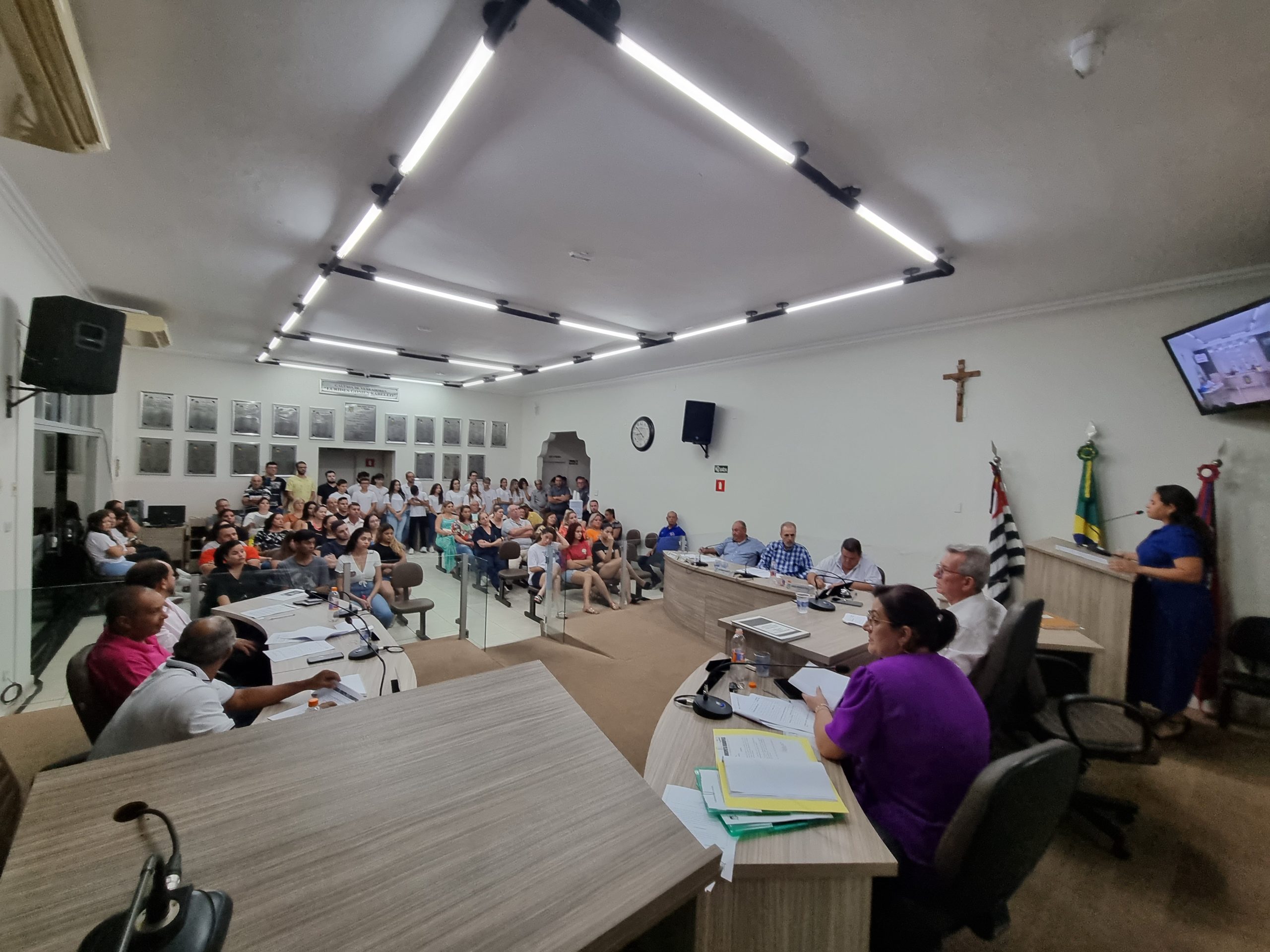 Vereadores não aprovam projeto de lei do prefeito Mirão que visava conceder auxílio financeiro para o transporte de estudantes universitários