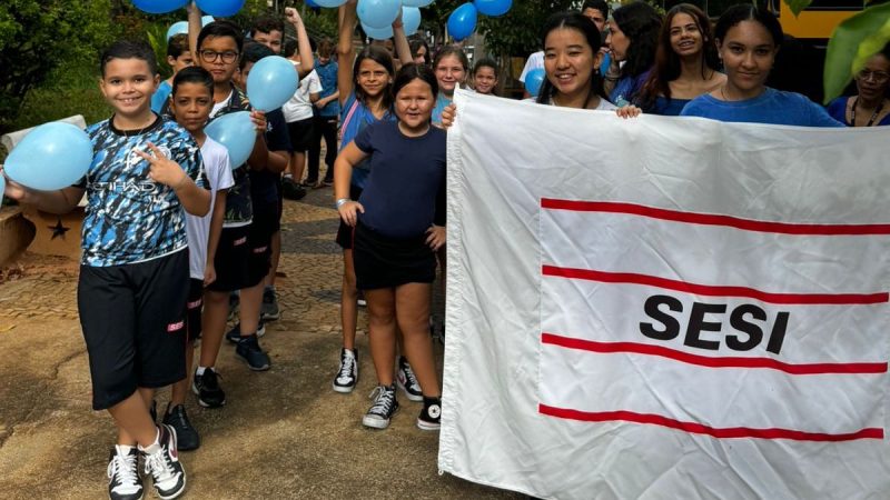 Passos de inclusão: Estudantes da Escola SESI de Mirandópolis marcham no Dia Mundial do Autismo em apoio à conscientização*