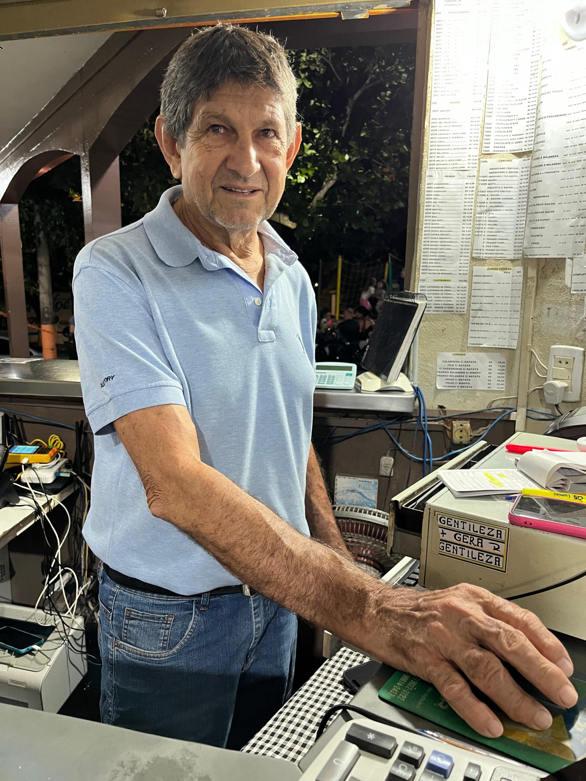 ‘Estou aqui há 42 anos e continuamos em busca de atender os clientes com qualidade’, conta José Odoni Carbello 